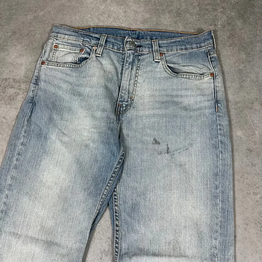 Levis waist 32